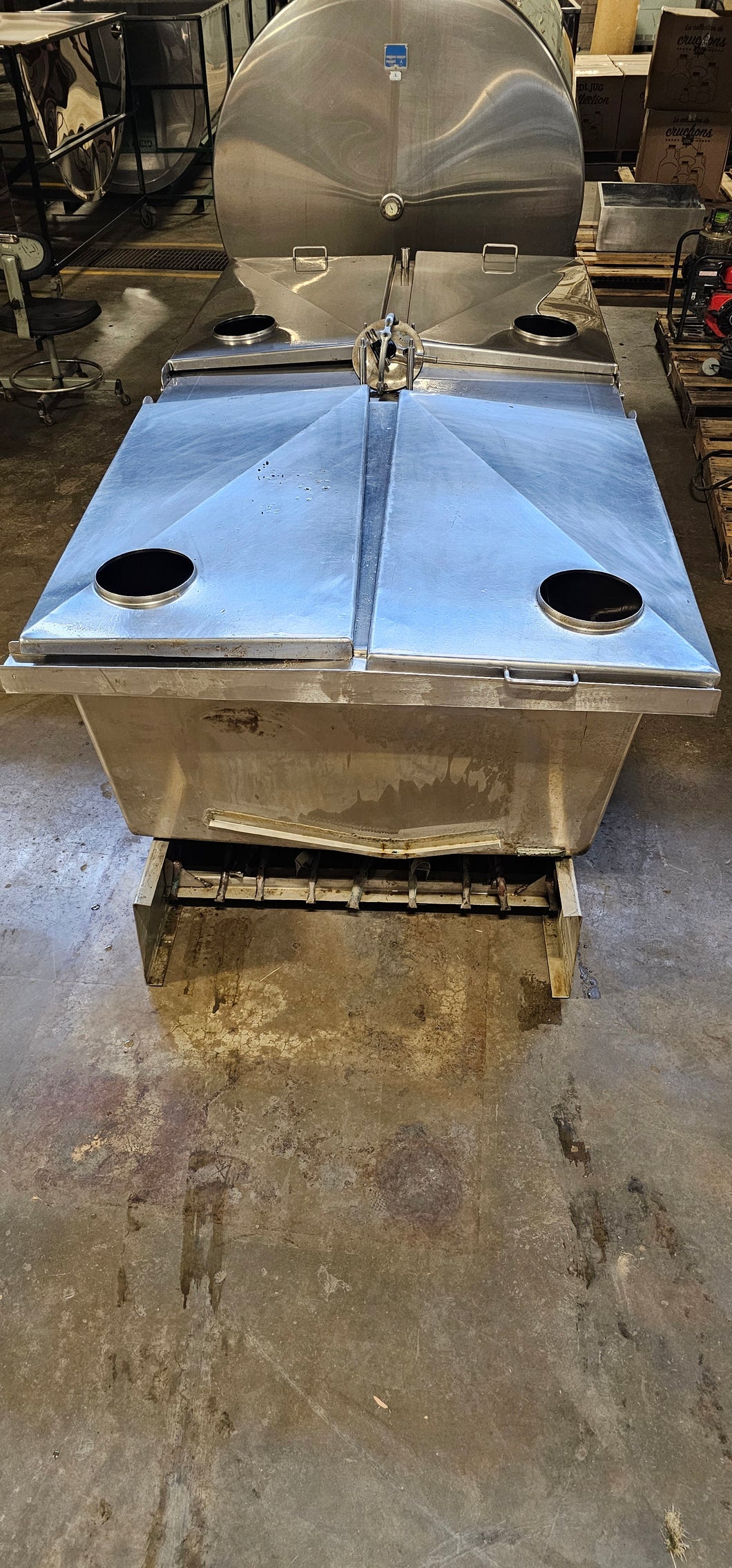 USED Milk Tank 300 gallon Flat Top with Frame